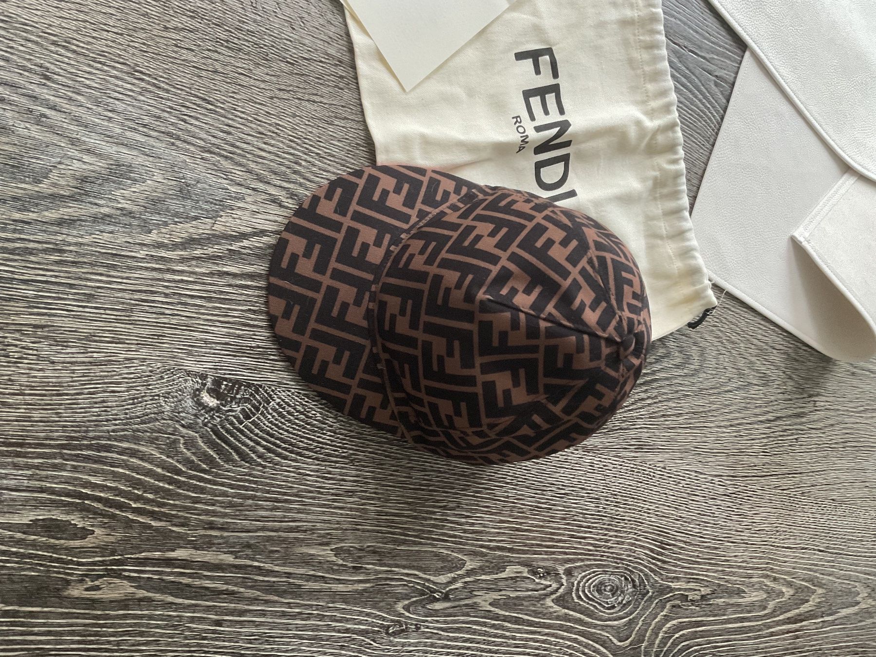 Fendi Copricapi, berretti & cappellini: Fendi Baseball Cap - Original - Neuwertig - Braun Muster! – Usato da Hittnau venduto da Flieger63