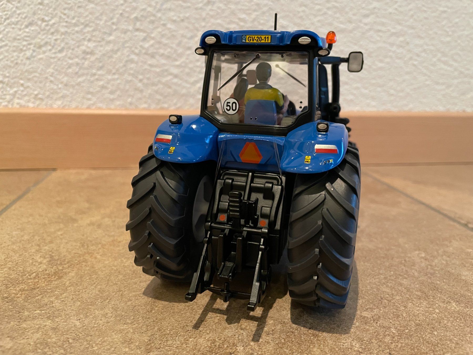 New Holland Trattori: SIKU New Holland T8.300 – Nuovo e nell'imballaggio originale da Kreuzlingen venduto da Stefan1150 3