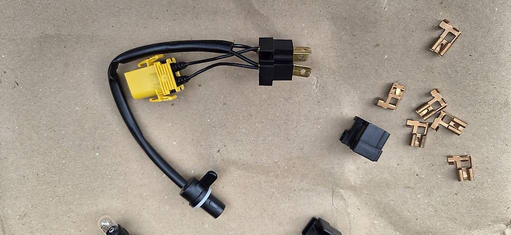 Toutes les pièces auto: BMW E30 Umrüstkabel auf Hella – D'occasion à Horw par Row707