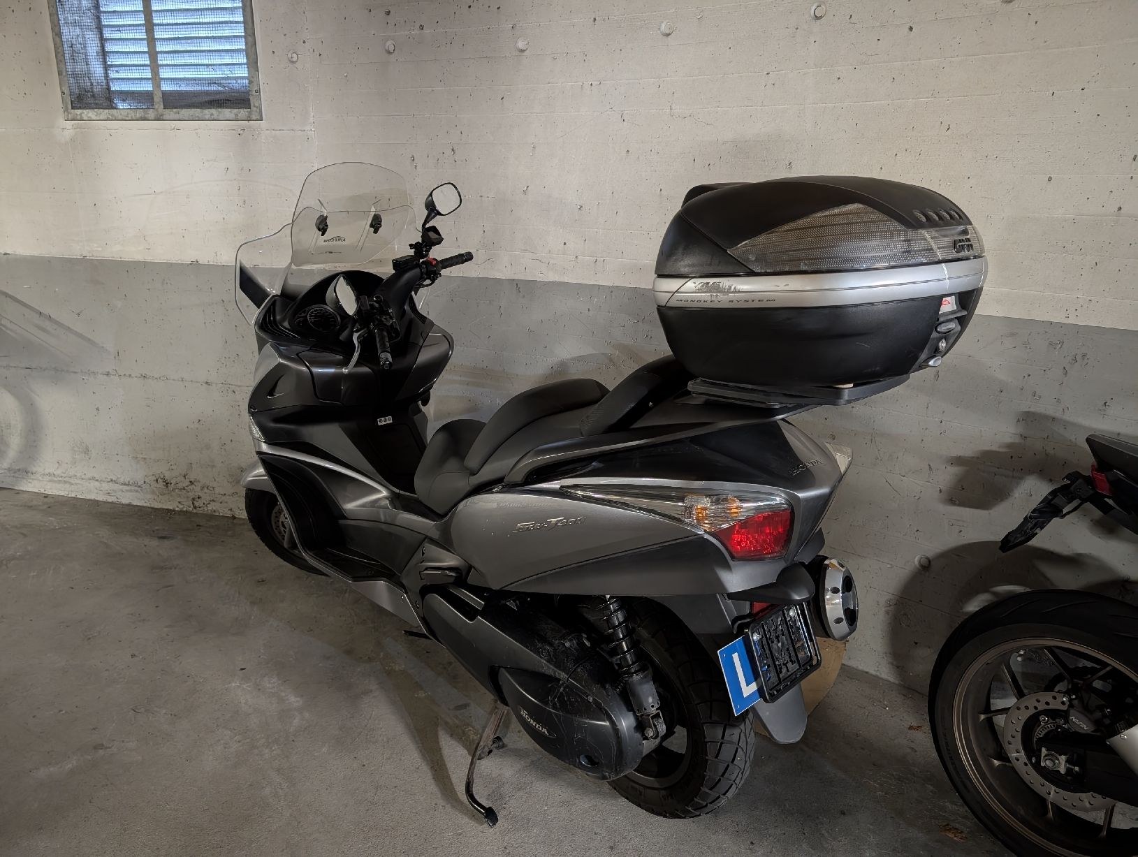 Honda Scooters: Honda FJS400A Silverwing – D'occasion à Au SG par Ryu 1
