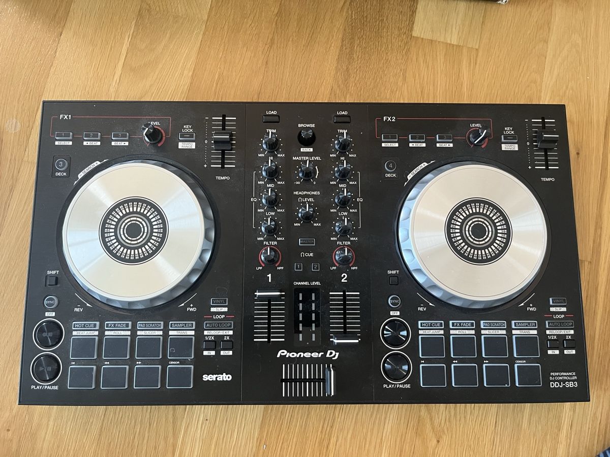 Pioneer Mischpulte: Pioneer DJ Controller DDJ-SB3 – Gebraucht aus Baar von petrajuric