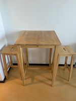 Table haute avec 2 chaises 
