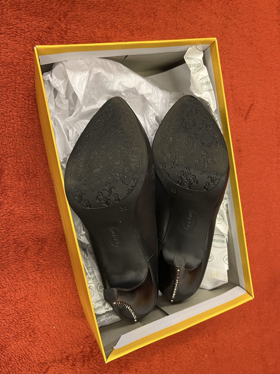 Graceland Scarpe da donna: Schwarze Heels mit Nieten Grösse 38 – Usato da Zürich venduto da rigani 3