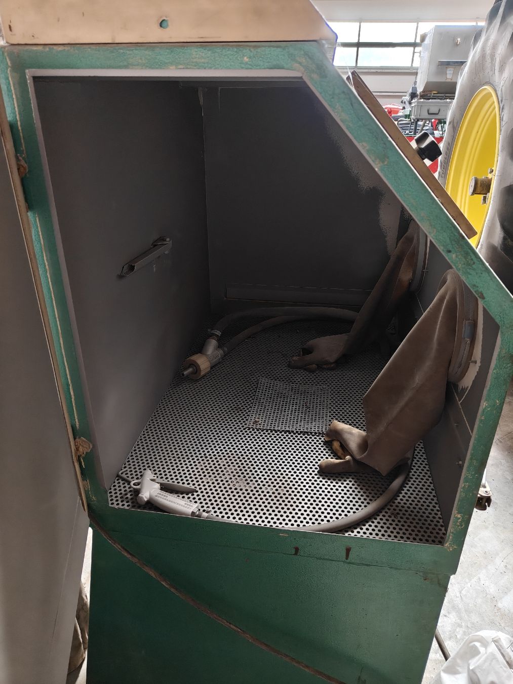 Tutte le macchine: Sableuse Eurotecne – Usato da Montricher venduto da Timoad 1