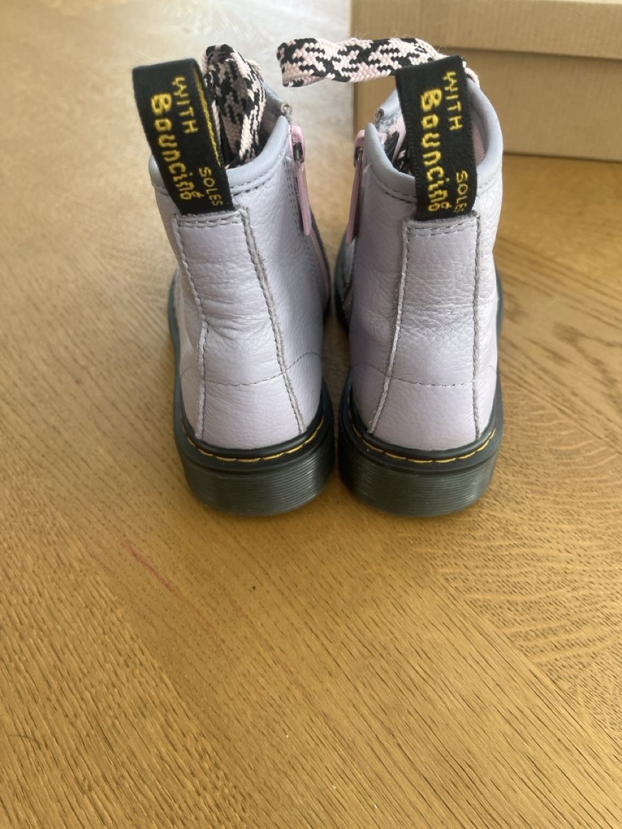 Dr. Martens Scarpe per ragazzi: Dr. Martens Stiefel Kinder hell lila  – Usato da Wabern venduto da CathyG 2