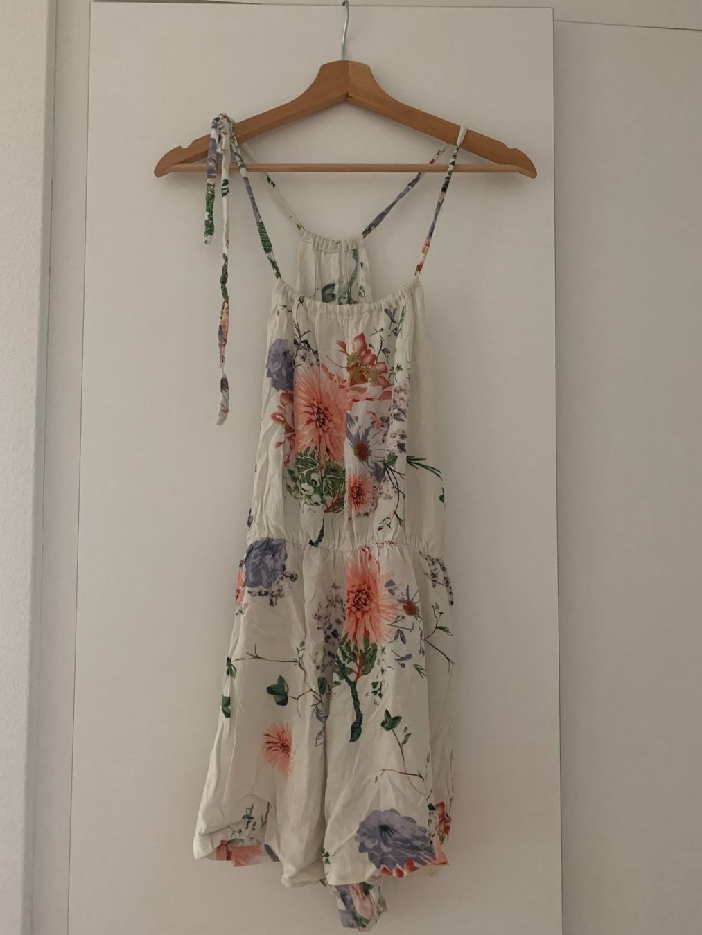 Jumpsuits: Floraler kurzer Jumpsuit – Gebraucht aus Zürich von kristina_korotysh