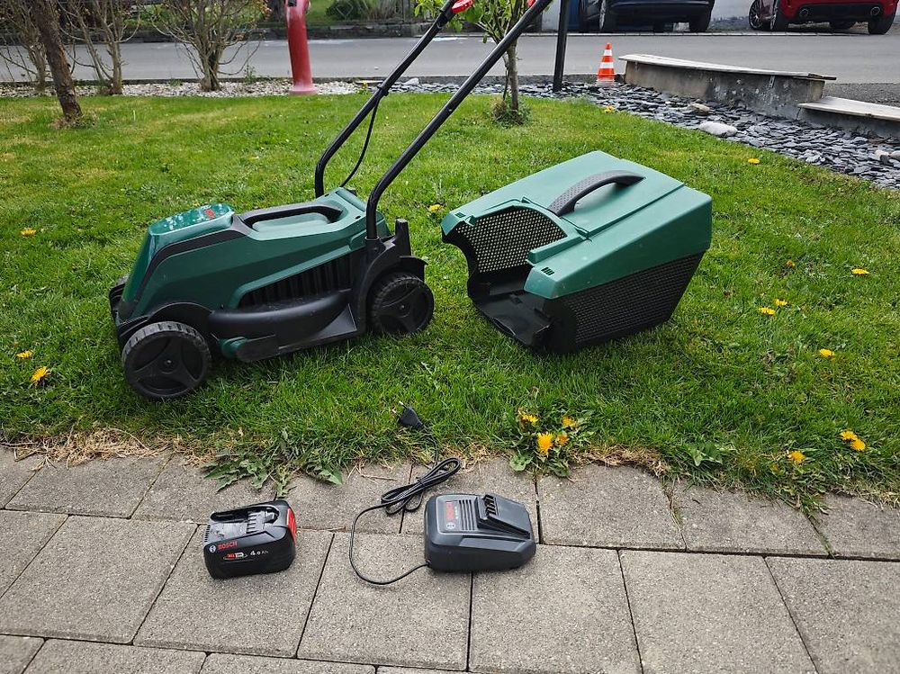 Nassen Rasen Mahen Mit Akkumaher