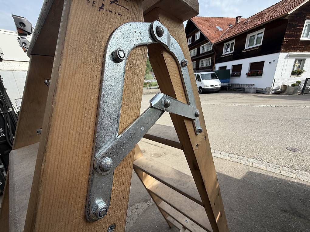 Scale: Bockleiter 140cm aus Holz – Usato da Necker venduto da liq24 3
