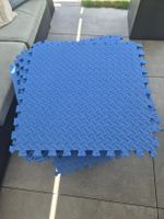 Blaue Puzzle-Matten, ideal für Fitness & Spiel im Sommer!