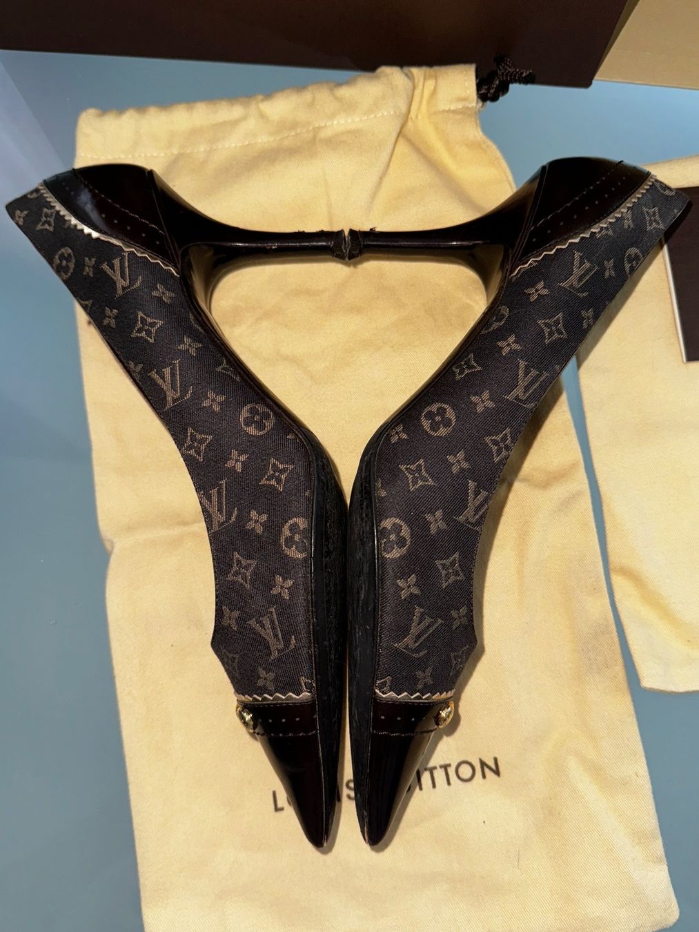 Louis Vuitton Scarpe da donna: Louis Vuitton Leder Ebene Monogram Mini Lin Raquel Pumps 40 – Usato da Suhr venduto da 1stclass 5