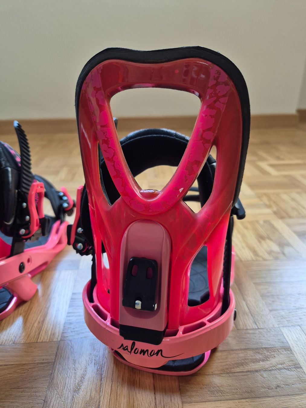Salomon Fixations: Salomon Snowboardbindungen pink-schwarz – D'occasion à Au ZH par dae_pkq7 2