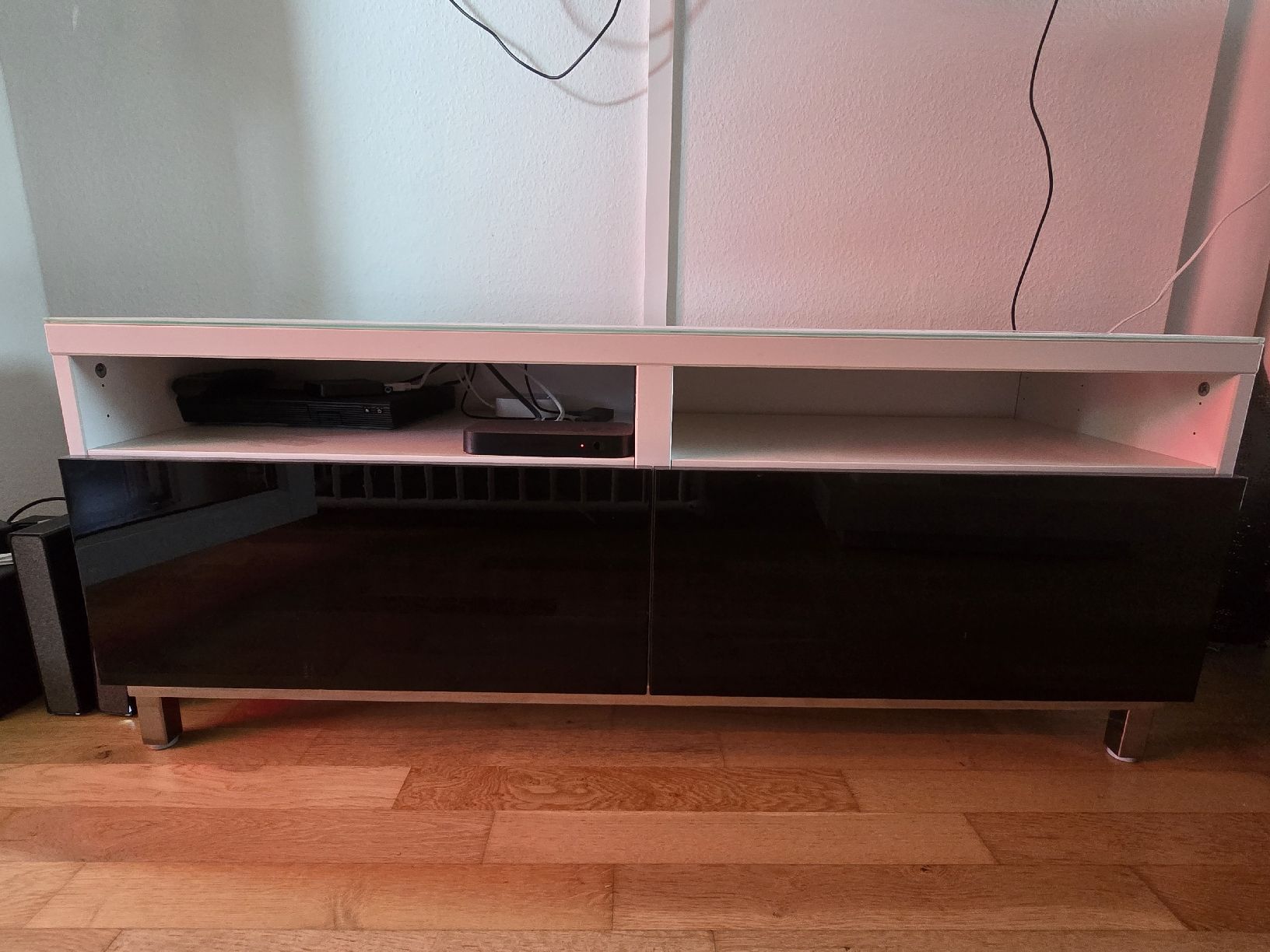 Ikea Mobili TV: Tv Möbeli – Usato da Romanshorn venduto da lhe_6vkw