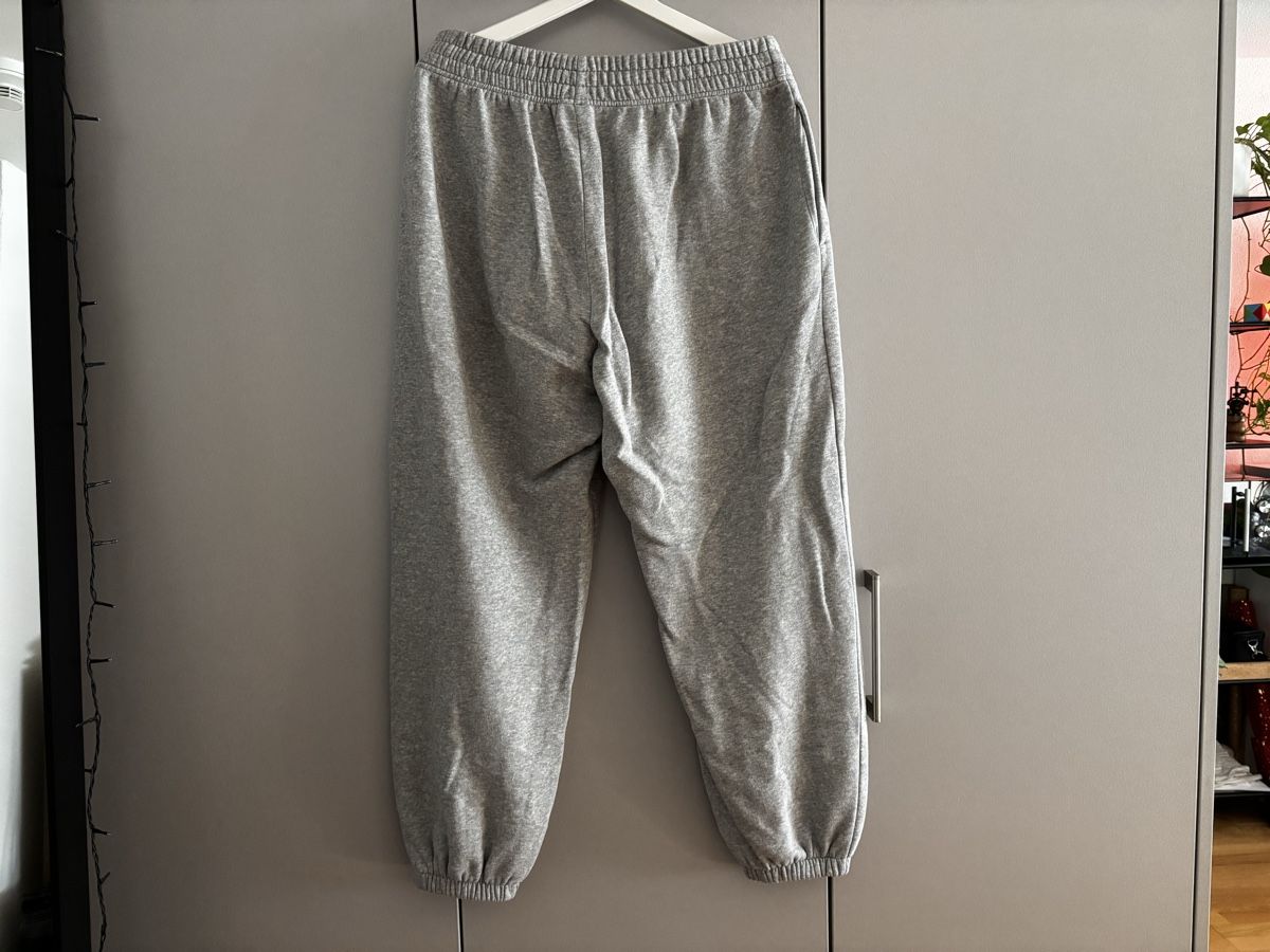 Nike Pantaloni: Nike Jogginghose grau Grösse L – Usato da Muri b. Bern venduto da melissaluna 1
