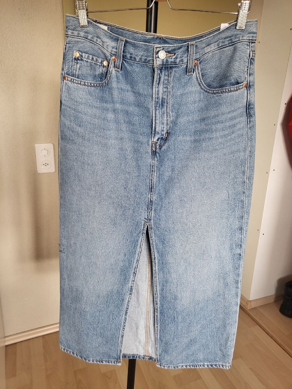 Levi's Gonne: Levi's Denim Skirt, size 31, light blue. – Usato da Sarmenstorf venduto da zuz_q5kq