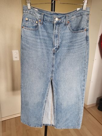 Levi's Denim Skirt, size 31, light blue.