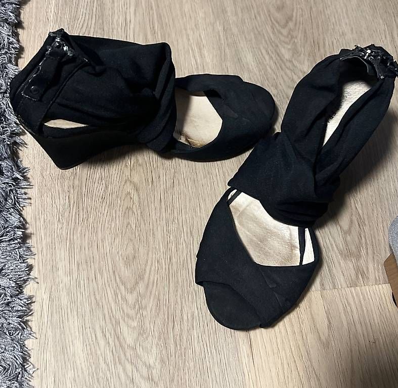 Scarpe da donna: Keilabsätze Gr. 37 – Usato da Schaan venduto da bar_pp72