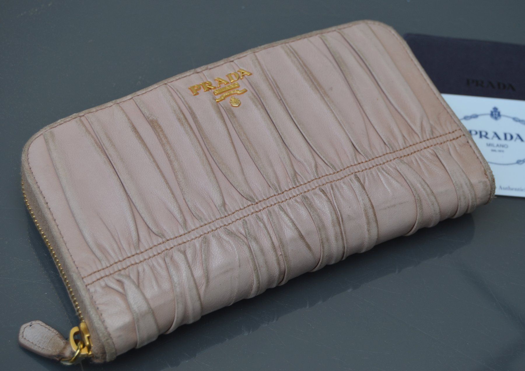Prada Portamonete: Prada Geldbörse / Portefeuille – Usato da Collonges venduto da arashee