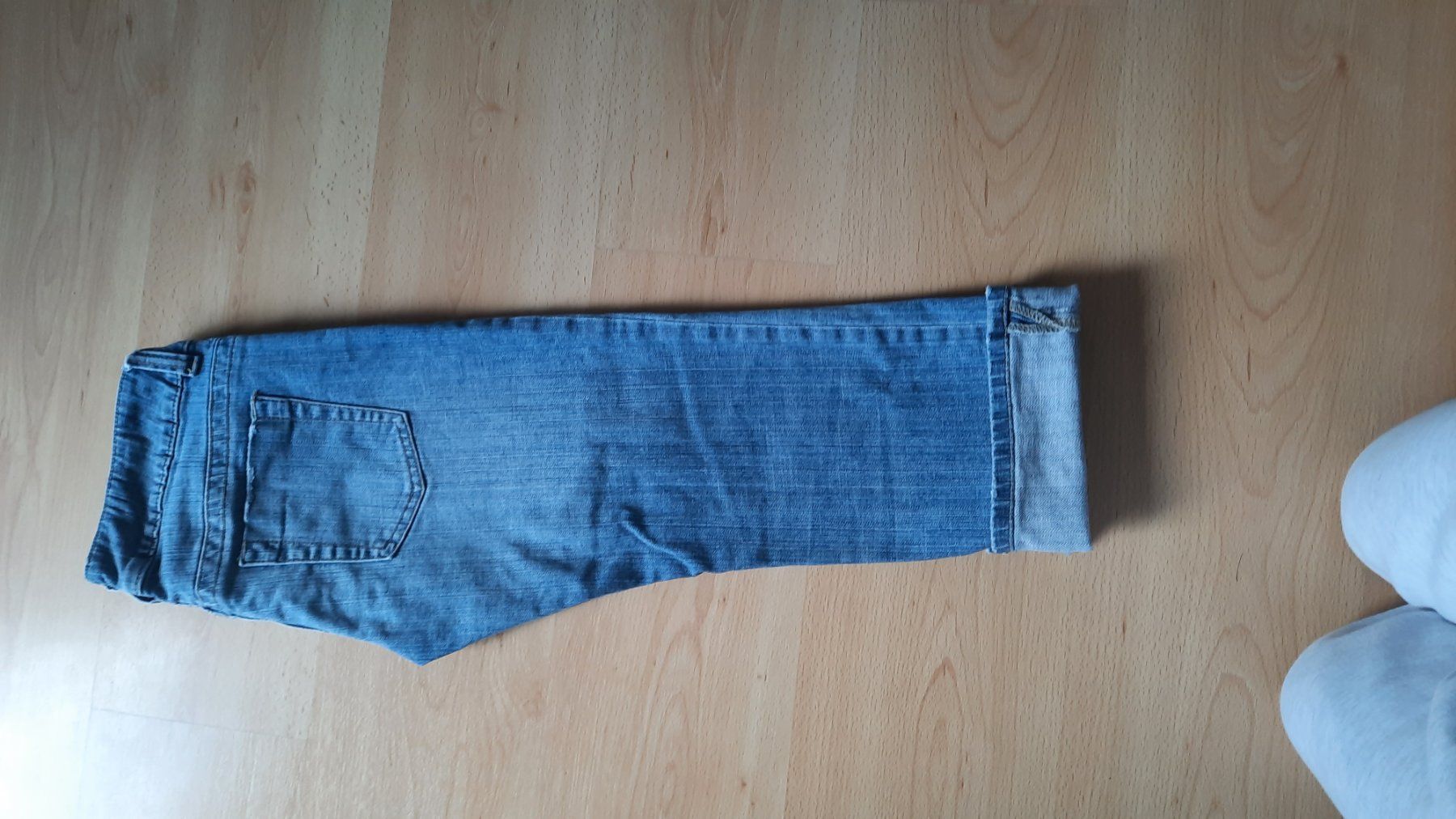 Jeans: 3/4 Jeanshosen Gr.38 – Gebraucht aus Seftigen von man_tr96 1