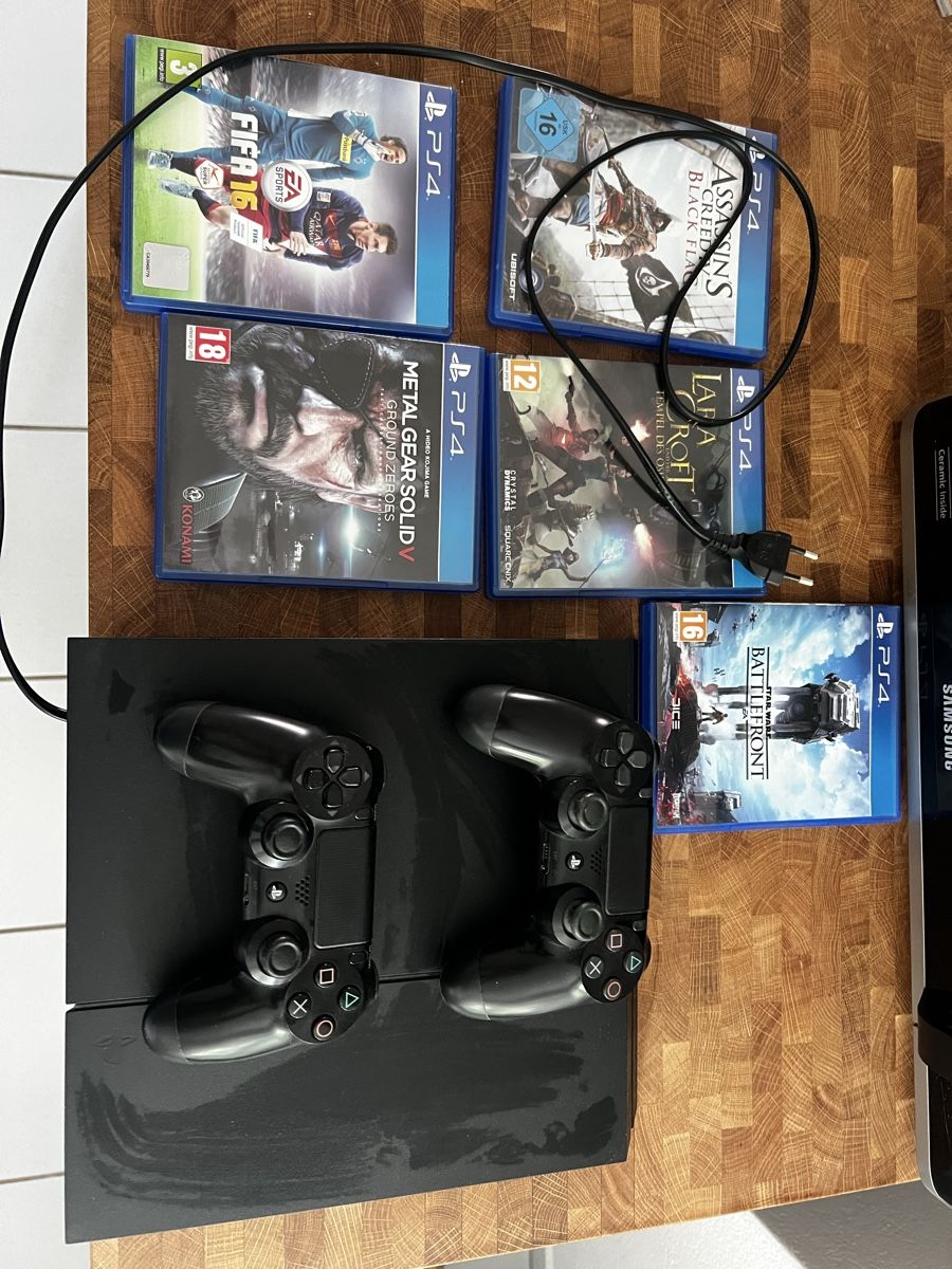 Sony Konsolen: PlayStation 4 with 5 games  – Gebraucht aus Zürich von ale_9cjm
