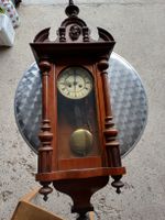 Antike Wanduhr mit Pendel, voll funktionstüchtig!