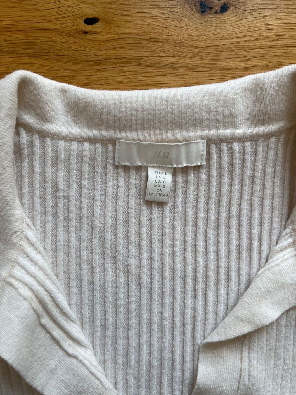 H&M Blusen: H&M Shirt Gr. L – Gebraucht aus Interlaken von fbnscl 1