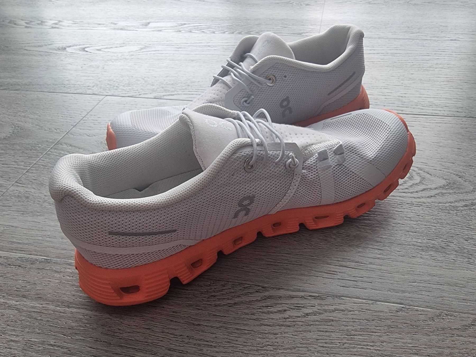 On Scarpe da donna: On Running Cloud Laufschuhe hellgrau/orange Gr. 39 neu – Nuovo e nell'imballaggio originale da Eglisau venduto da nicij79 1