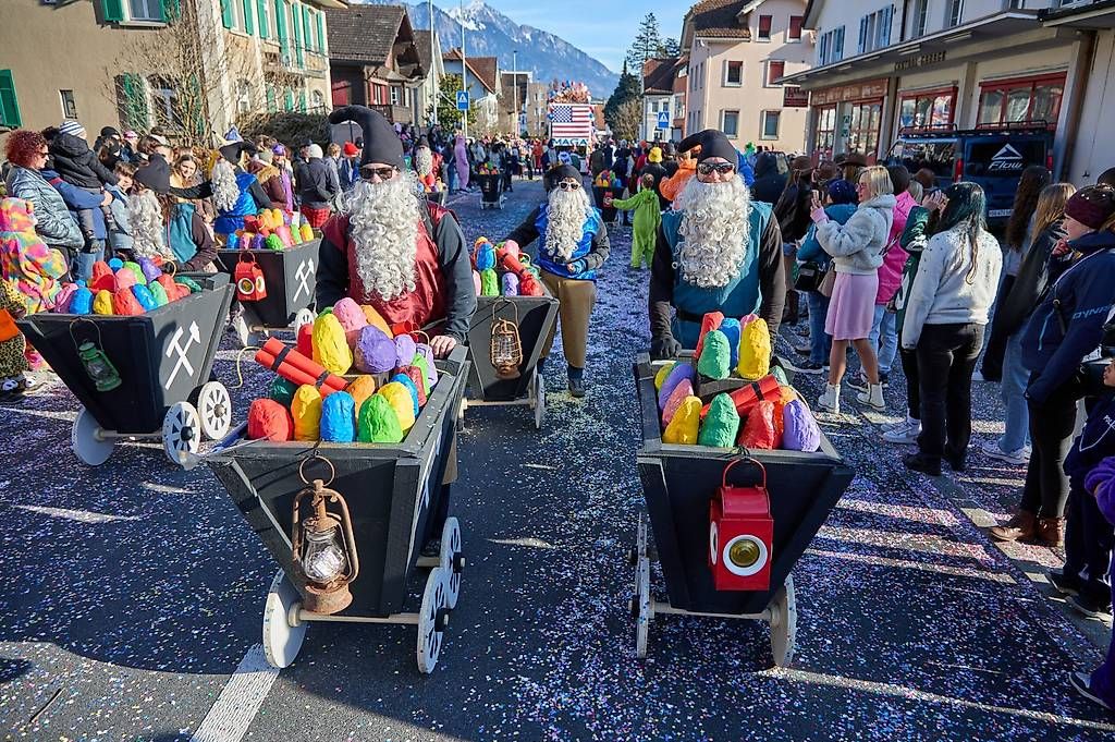 Giocattoli: Fasnacht Hunt/Lore/Förderwagen – Usato da Bad Ragaz venduto da drumchri 2