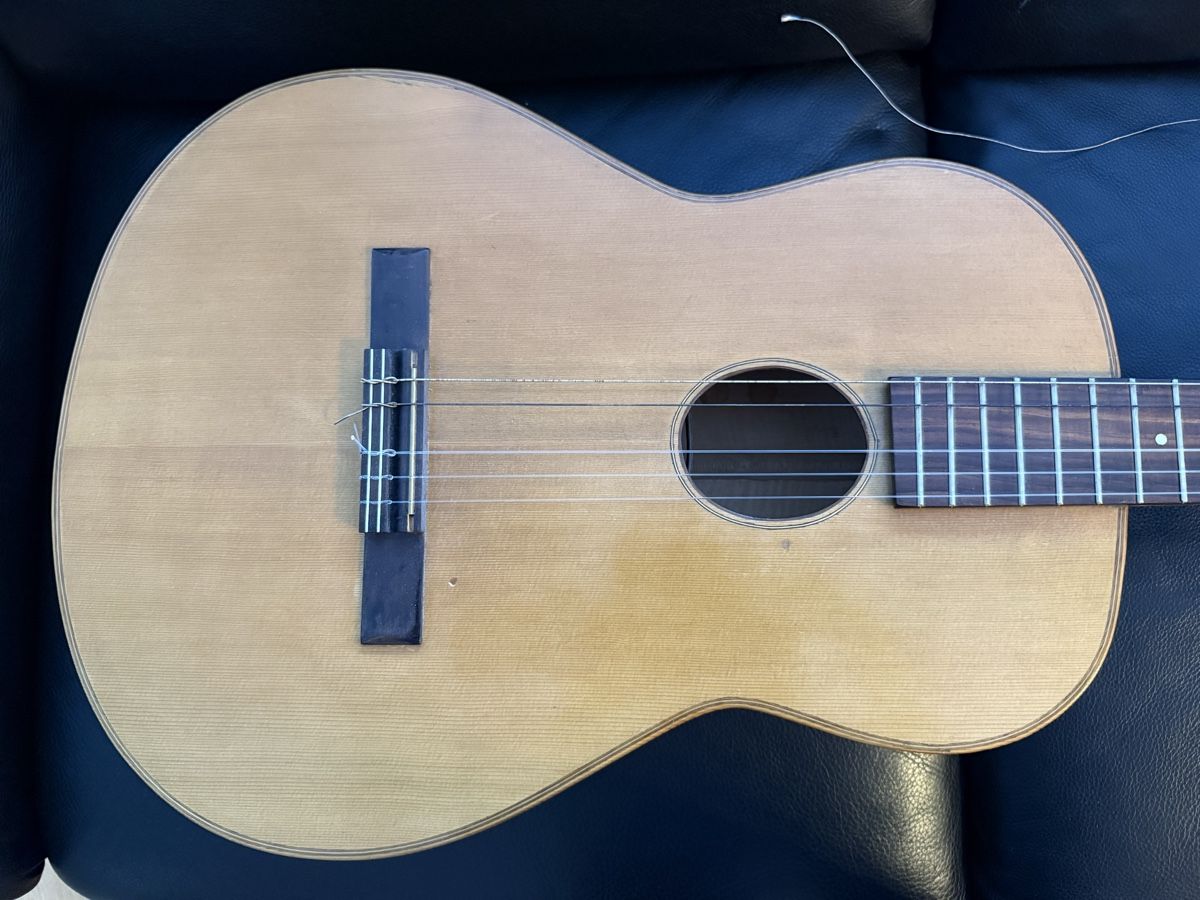 Musikinstrumente: Alte Gitarre A&R Halb Akustisch – Gebraucht aus Goldach von Messerguru