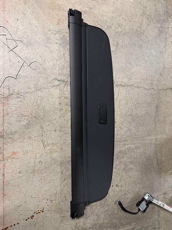 Audi Alle Autoersatzteile: Original Audi e-tron Gepäckraumabdeckung – Gebraucht aus Horw von Mred