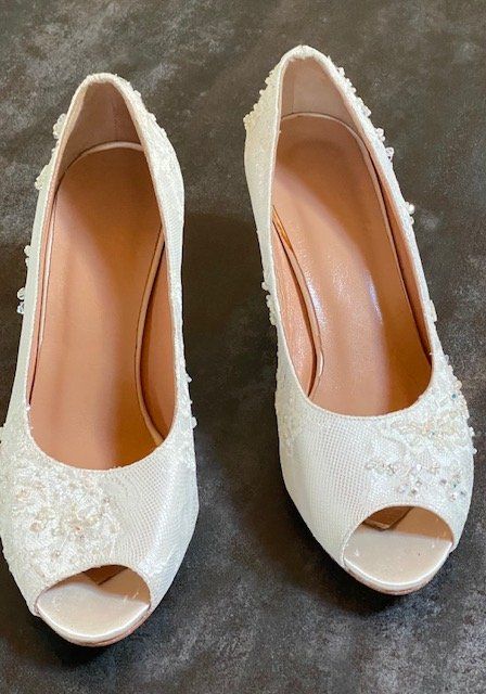 Kleider: Brautkleid mit passenden Schuhen – Neu (gemäss Beschreibung) aus  von  5