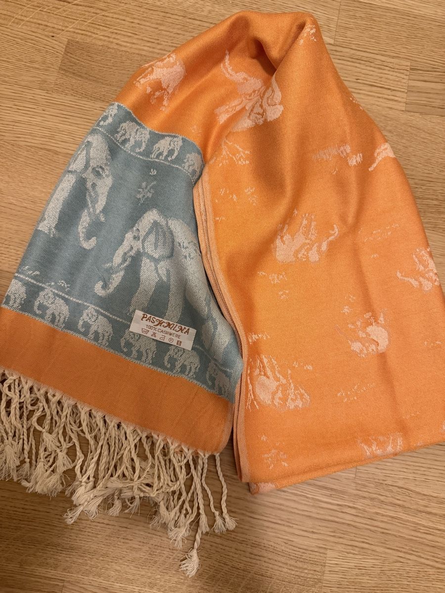Foulard & Sciarpe: Sciarpa 🧣 100%cashmere – Nuovo e nell'imballaggio originale da Opfikon venduto da MabelCouture 4