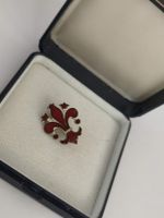 Anstecker  Broche Wappen? rot emailliert mit Nadel 2.5cm