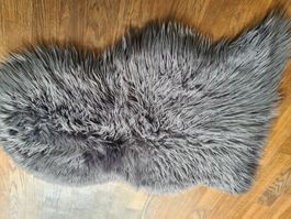 grey fake fur 65x90cm