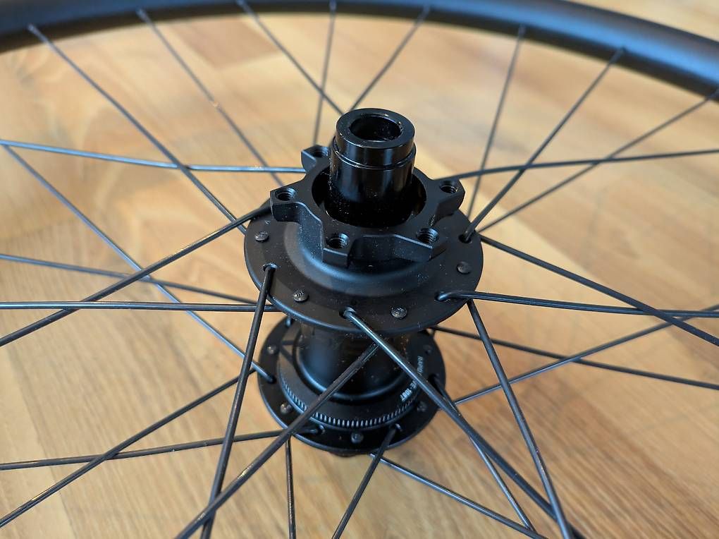 Pneus & Kompletträder: Bontrager Line Comp 30 Hinterrad – Neu und originalverpackt aus Zürich von megas_stephanos 3