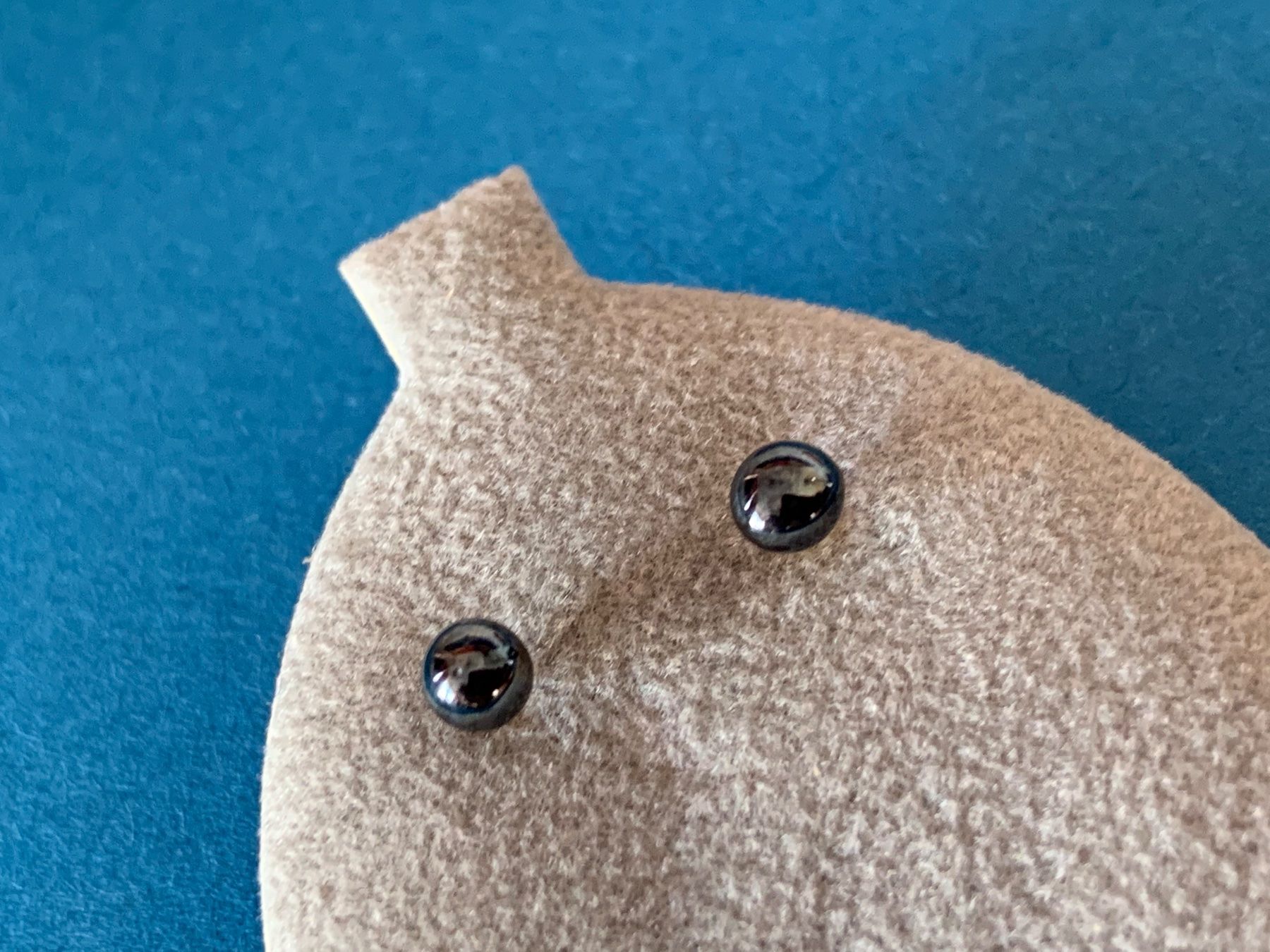 Ohrringe & -stecker: 2 Ohrstecker Hämatit-Imitat – Neu (gemäss Beschreibung) aus Dittingen von Bijoubelle 2