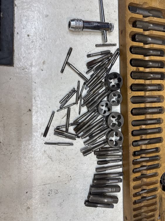 Tous les outils: Gewinde schneide set – D'occasion à Hölstein par FabivR 2
