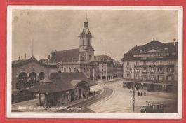 Bern Bahnhofplatz mit Tram und Autobus - Fotokarte 1928