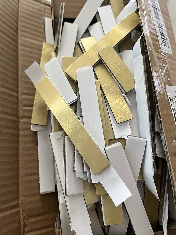 Aufkleber: schachtel mit goldige oder rosegold wandfliesen kleber – Gebraucht aus Adligenswil von balboa5 1