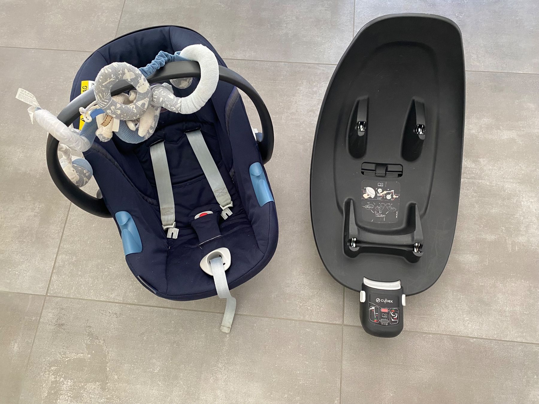 Cybex Sièges auto: Babyschale inkl. Base - Cybex Aton-M – D'occasion à Elgg par veo94