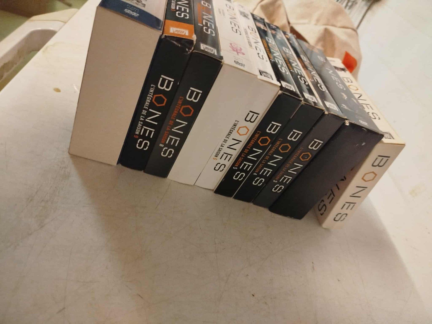 Alle DVDs: Dvd  Bones 1-10 – Gebraucht aus La Chaux-de-Fonds von Emmaus2300CDF