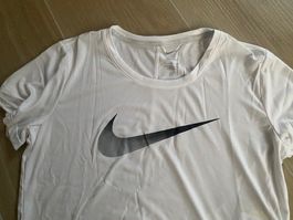 neues NIKE T-Shirt Gr. S