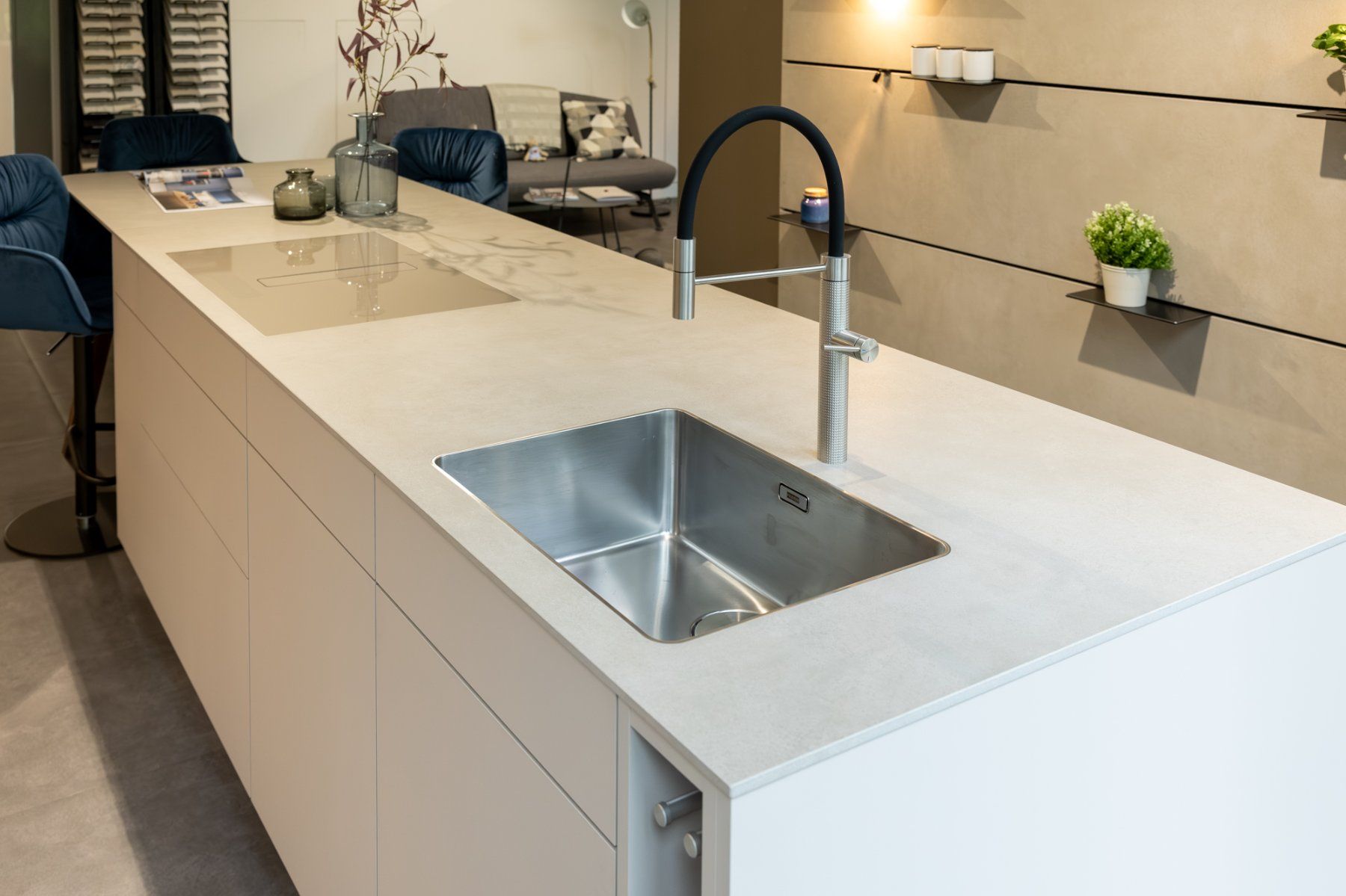 Cucine complete: Veriset Ausstellungsküche Grifflos mit Servodrive – Usato da Pratteln venduto da Veriset_NORD 4