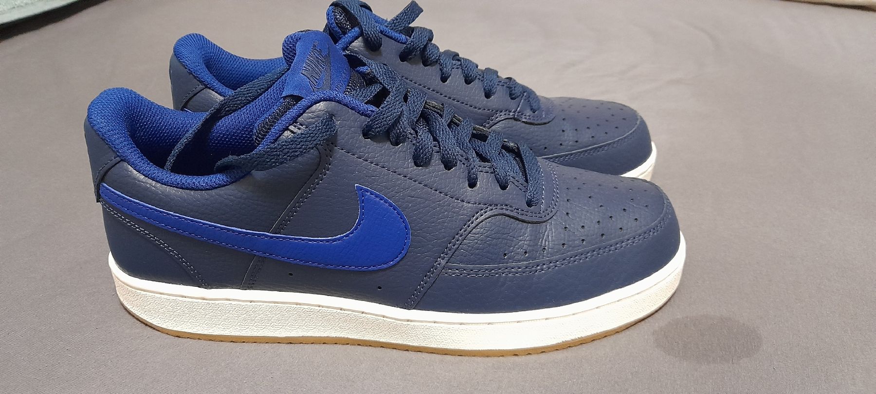 Nike Scarpe per ragazzi: Nike Turnschuhe dunkelblau Grösse 42 – Nuovo e nell'imballaggio originale da Winterthur venduto da Lukas.82