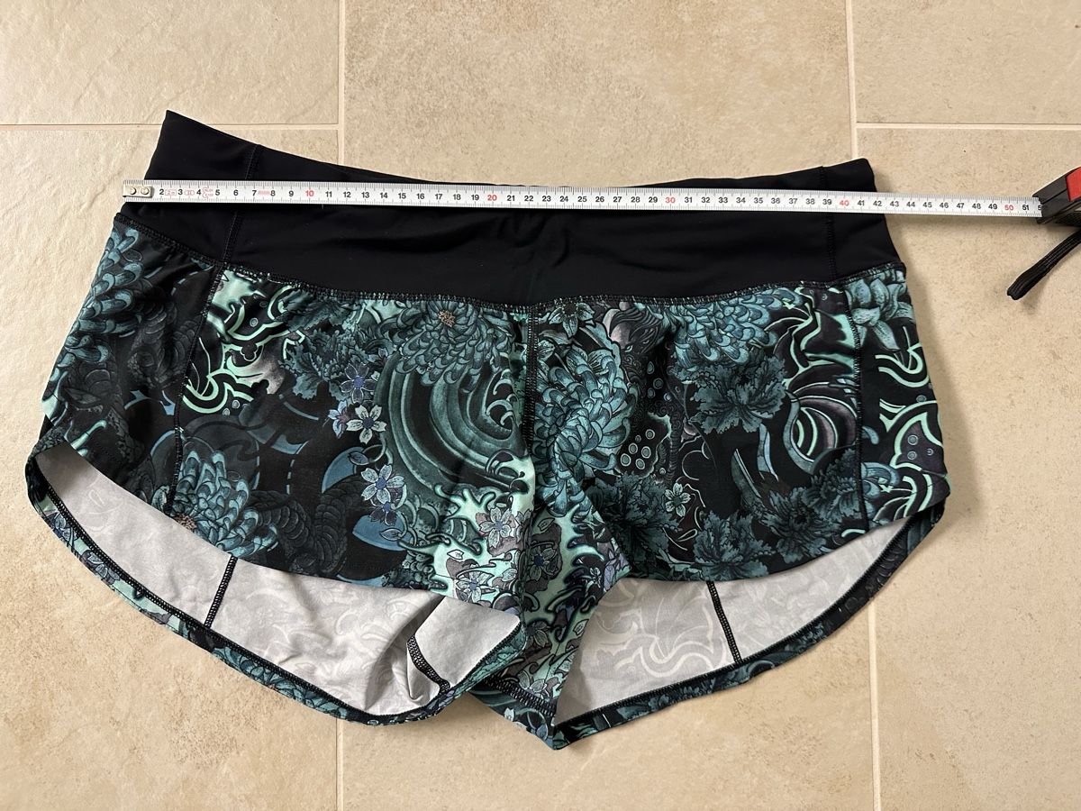 Lululemon Pantaloni: kurze hosen von lululemon – Usato da Sarmenstorf venduto da Nila78 5