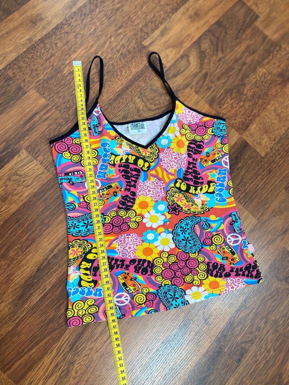 Top: Buntes Flowerpower Top – Usato da Stadel b. Niederglatt venduto da sandart 2