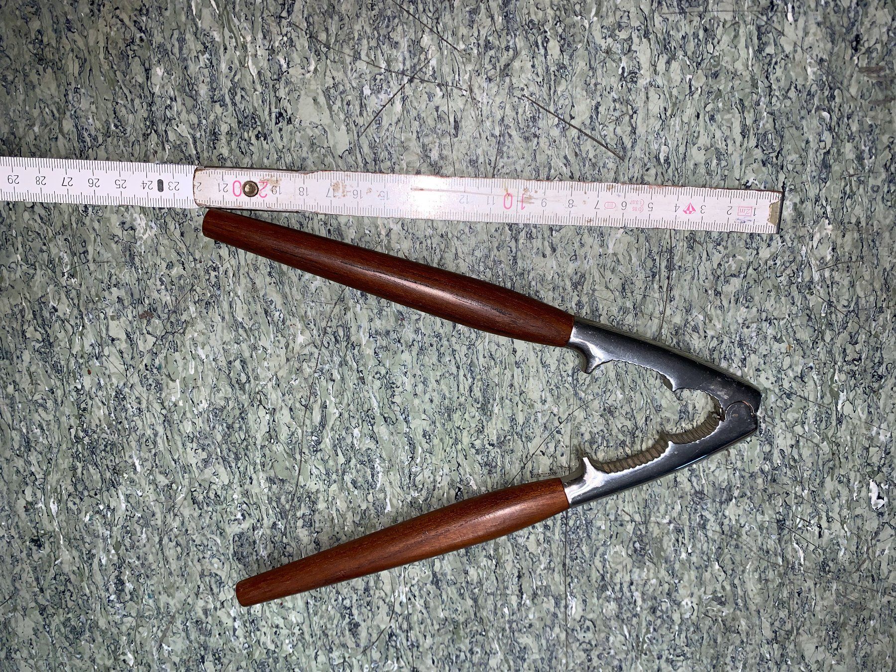 Elettrodomestici da cucina: grisser Nussknacker Metall mit Holzgriffen – Usato da Rickenbach SZ venduto da Frickler 2