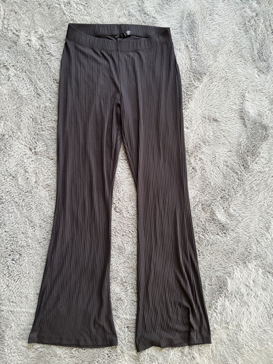 Pieces Leggings: Black ribbed flare pants, size M, good condition – Usato da Wichtrach venduto da Re_Fit 1