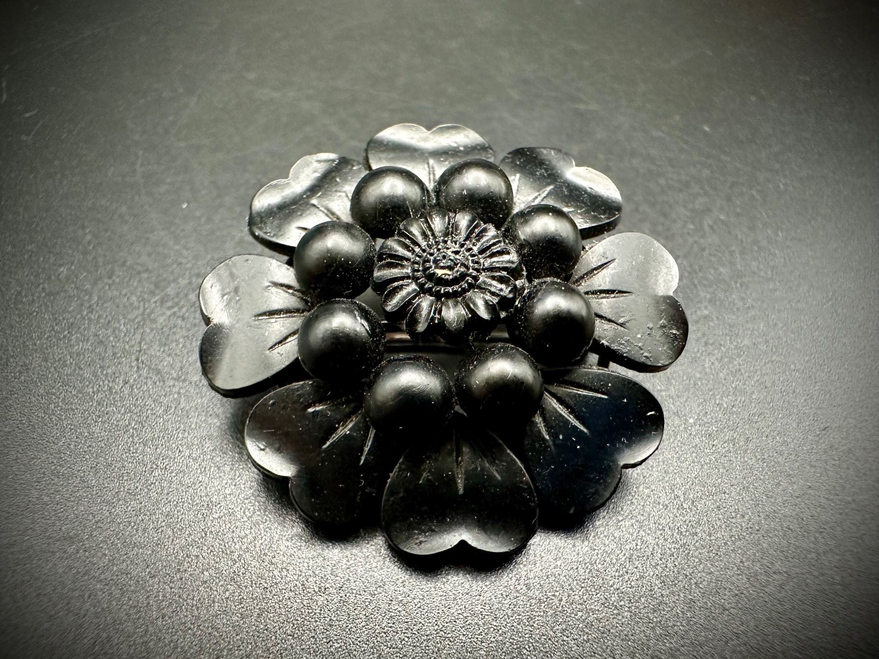 Spille & Fermagli: Schöne Brosche mit Blume, schwarz, Vintage. – Usato da Lamone venduto da LaCantinaMagica 4