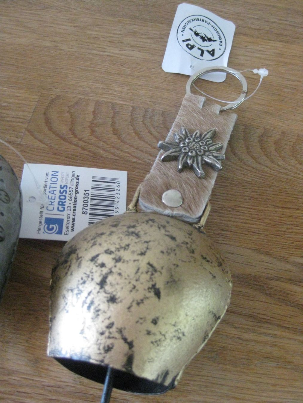 Alle Dekorationen: 2 schöne Metall Glocken mit EDELWEISS – Neu (gemäss Beschreibung) aus Romanshorn von Wazoohandlung 2