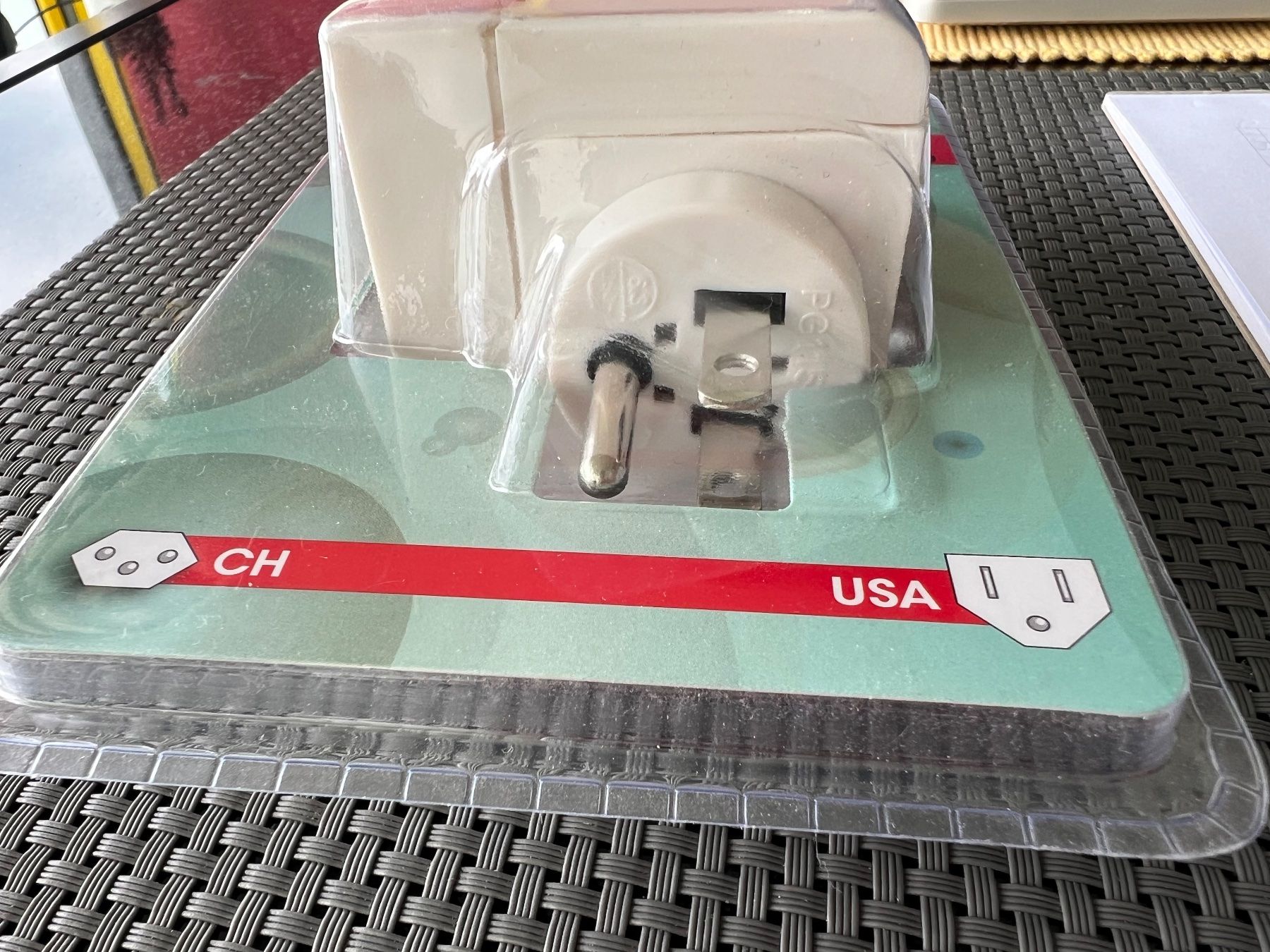 Unità & Adattatore: Reisestecker Adapter Schweiz-USA – Nuovo e nell'imballaggio originale da Uetendorf venduto da Stoun 1